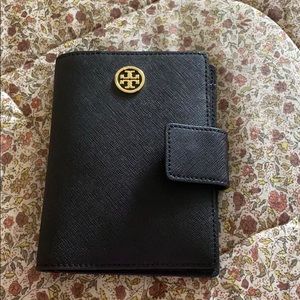 100% authentic Tory burch passport holder